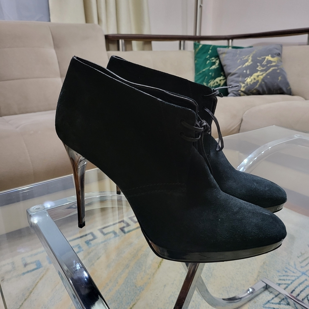 Burberry Elegant Black Heeled Boots